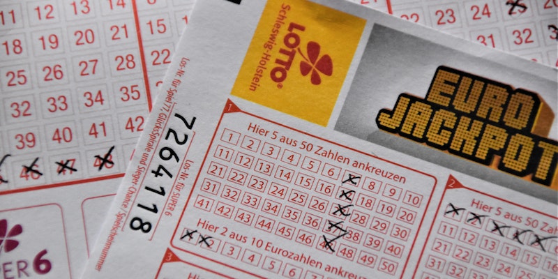 Como funcionam as Loterias da Caixa e apostas online